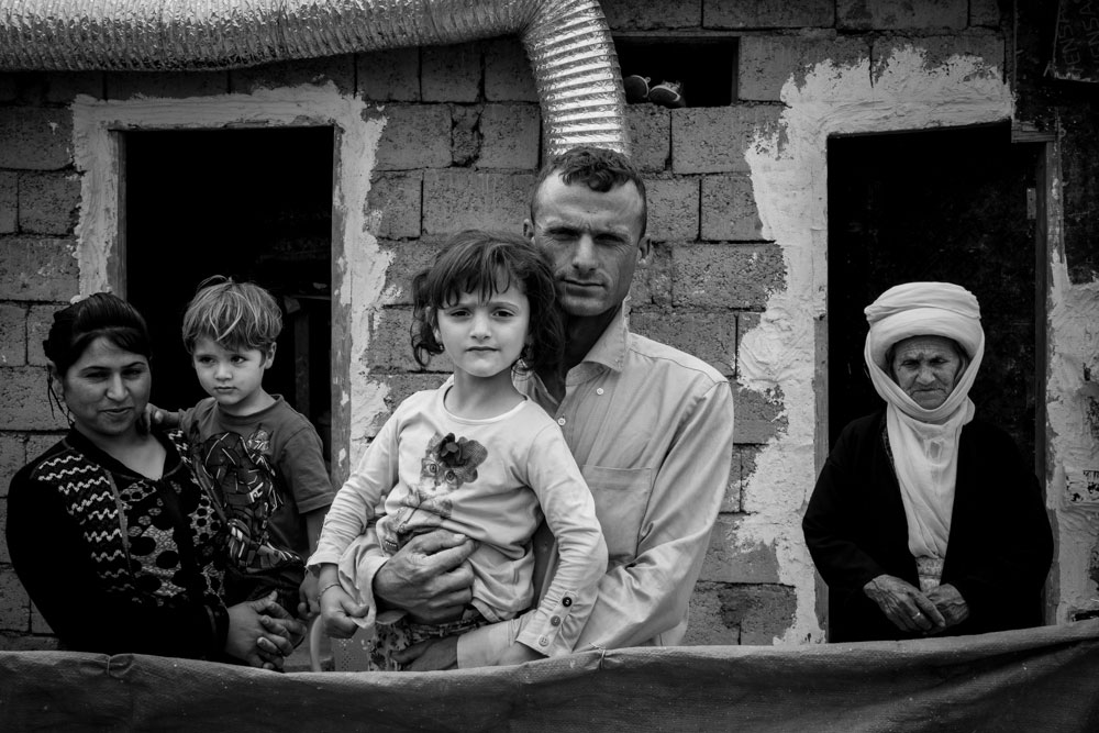  تصوير الكساندر افونسو - نازحون ايزديون لا يملكون شيئا لكنهم يهبون كل شيء 